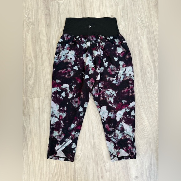 Lululemon Tranquil Crop Kara Blossom Multi | Retired Edition Size 8 - Picture 9 of 11